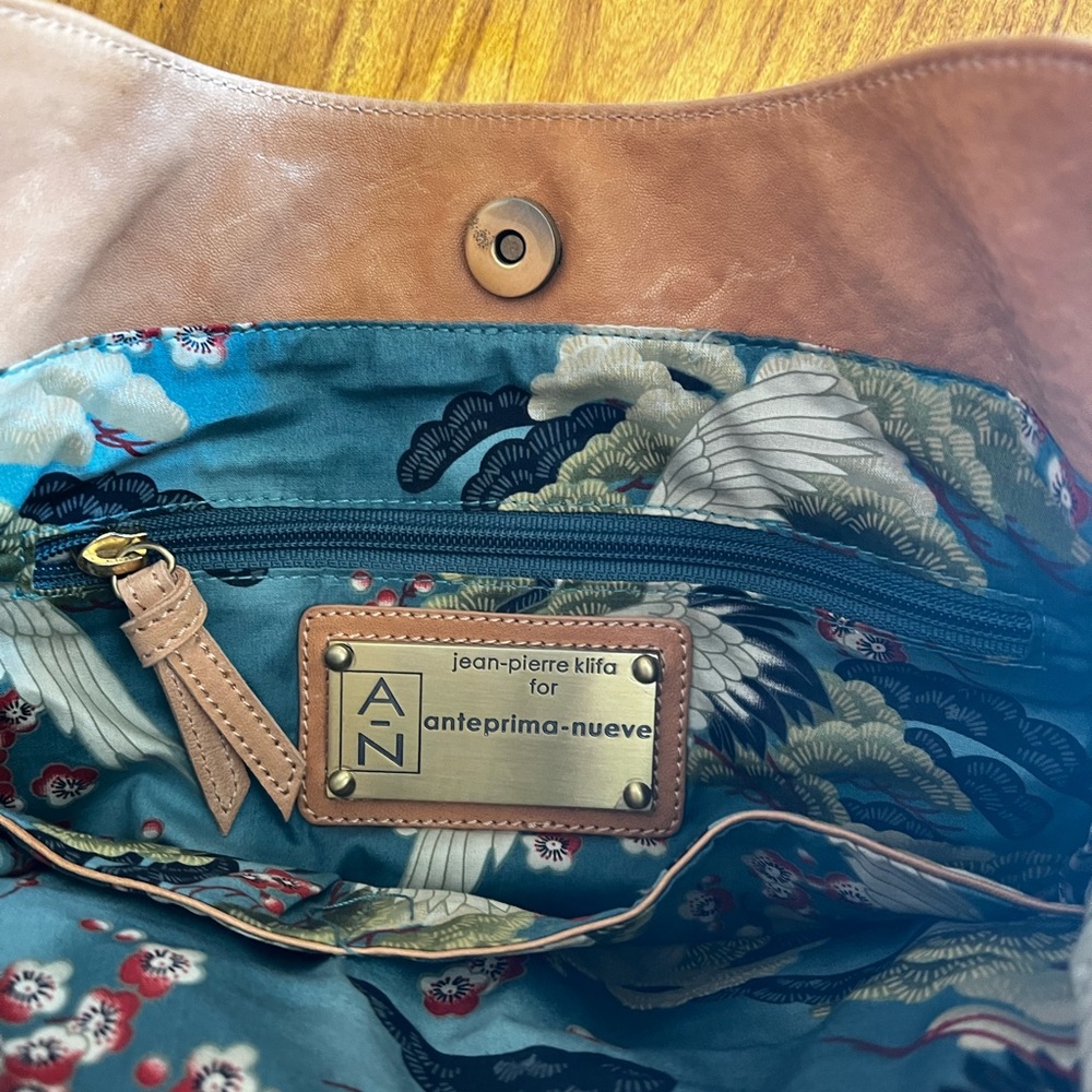 Golden Yellow Leather Large shoulder, Hobo Tote bag, with (4) exterior pockets. - Picture 9 of 14